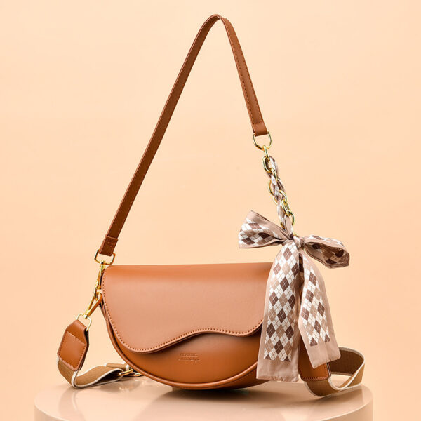 Special Interest Light Luxury Fashion Underarm Saddle Bag - Image 3